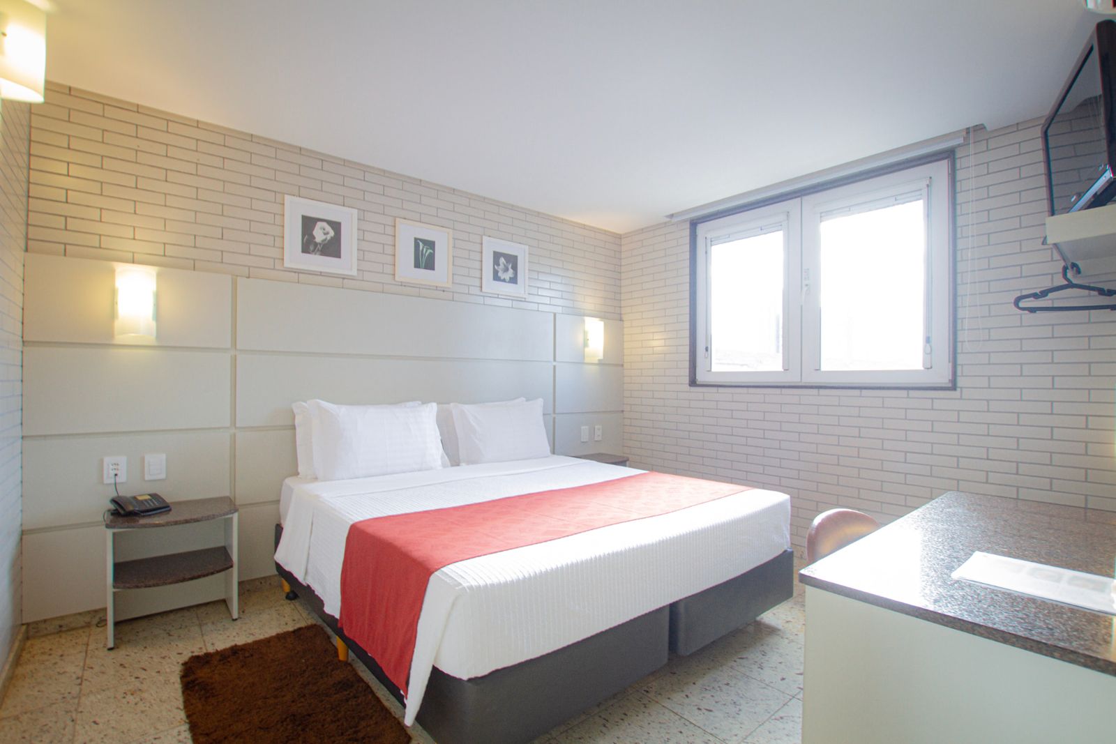 Apartamento Standard Casal com cama de casal, janela ampla e bancada de trabalho — Hotel Confiance Batel
