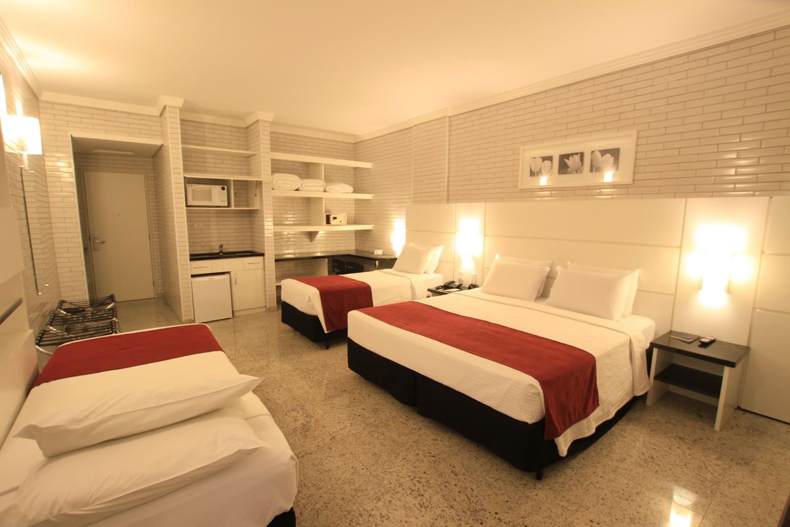 Apartamento Superior Quádruplo com cama de casal e camas de solteiro, cozinha compacta e prateleiras — Hotel Confiance Prime Batel